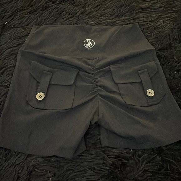 allure by anna Pants - Black scrunch bum gym shorts